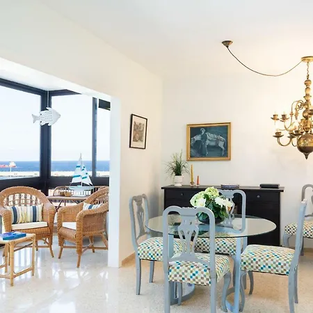 Frontline Cruz With Sea View Apartment